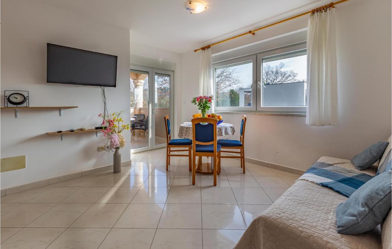 Lovely Apartment In Medulin With Kitchen Exterior photo
